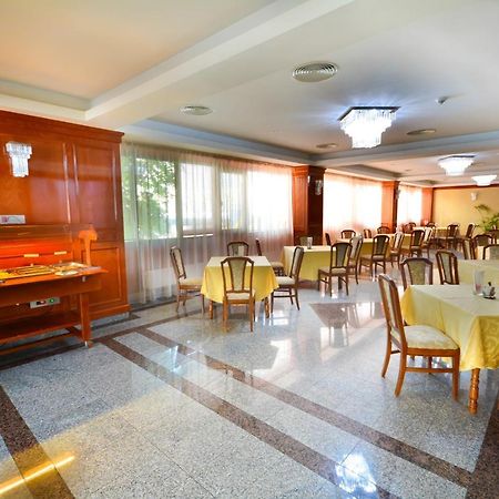 Hotel Emma Est Craiova Buitenkant foto