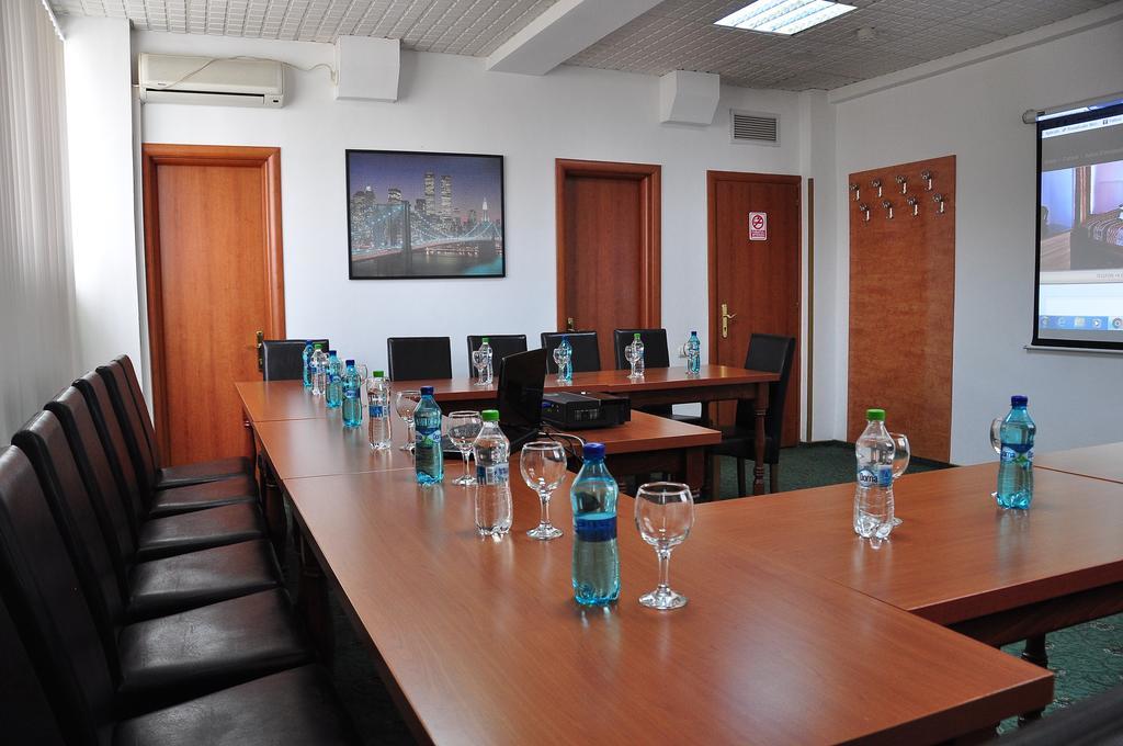 Hotel Emma Est Craiova Buitenkant foto