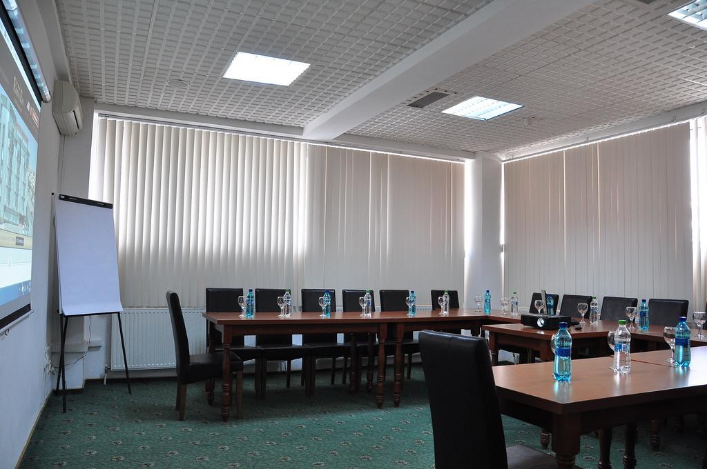 Hotel Emma Est Craiova Buitenkant foto