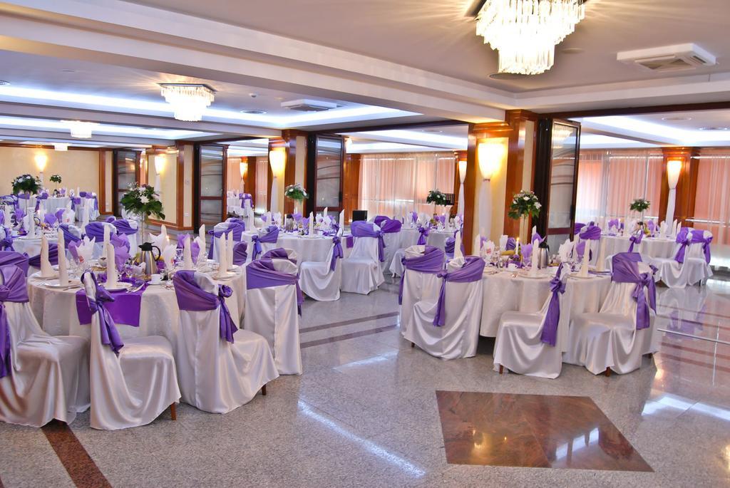 Hotel Emma Est Craiova Buitenkant foto