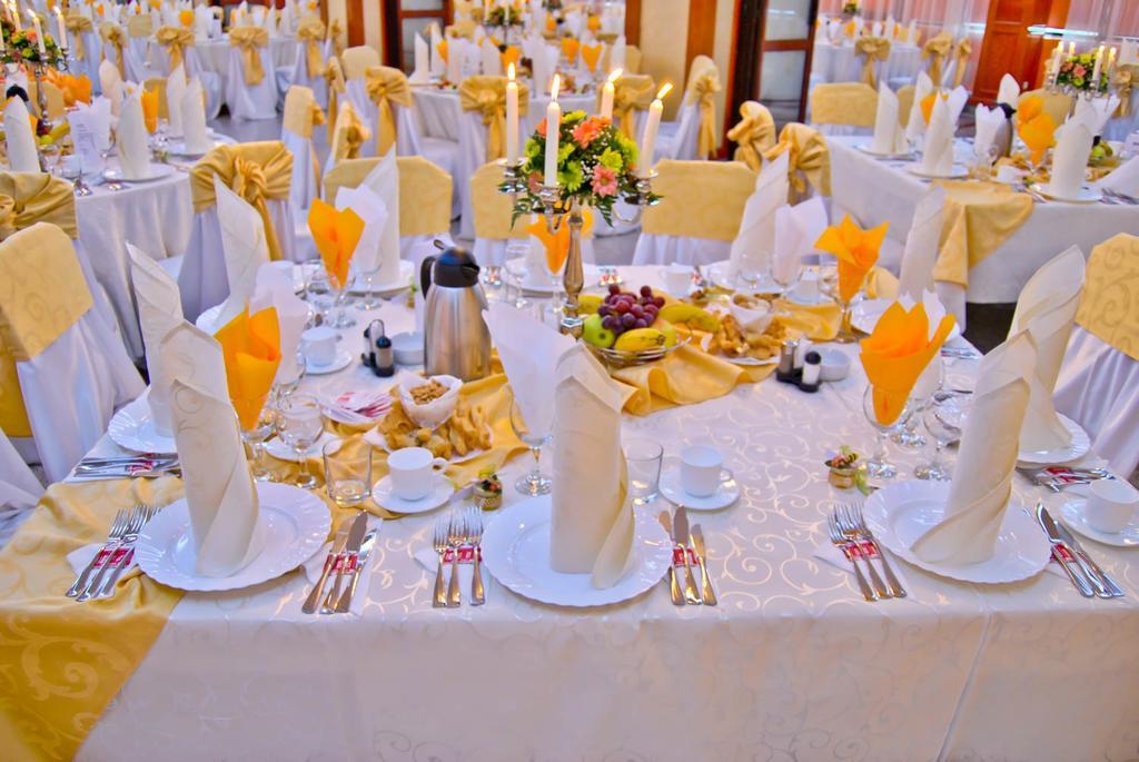 Hotel Emma Est Craiova Buitenkant foto