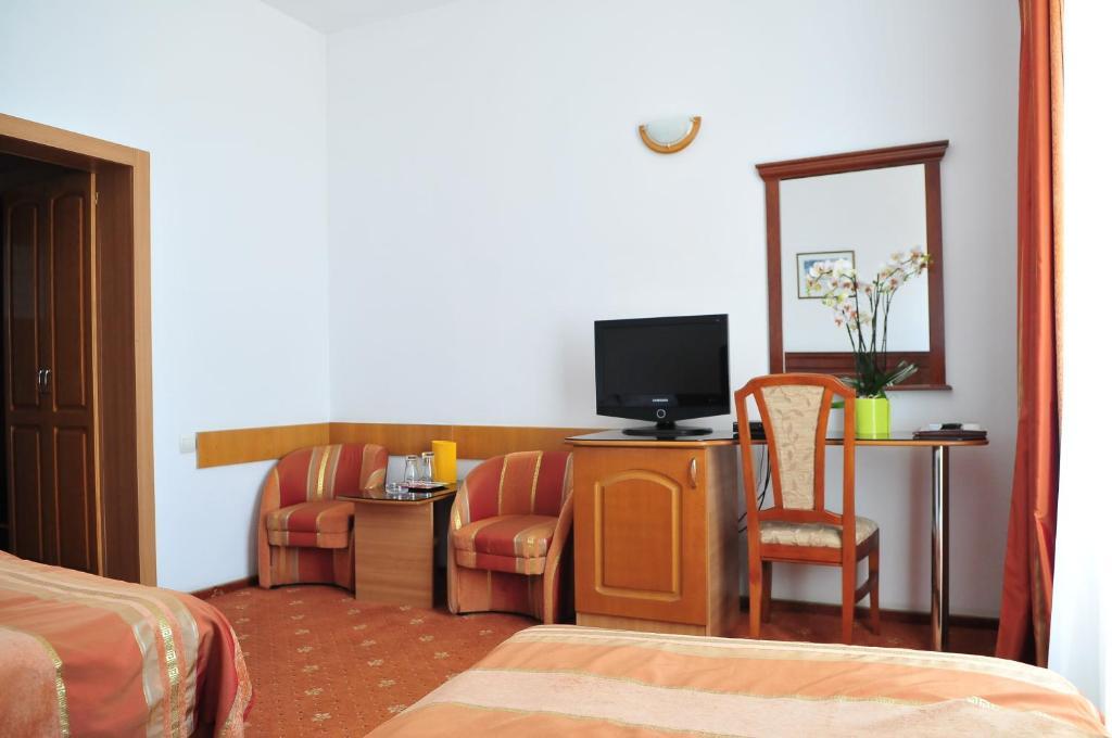 Hotel Emma Est Craiova Buitenkant foto