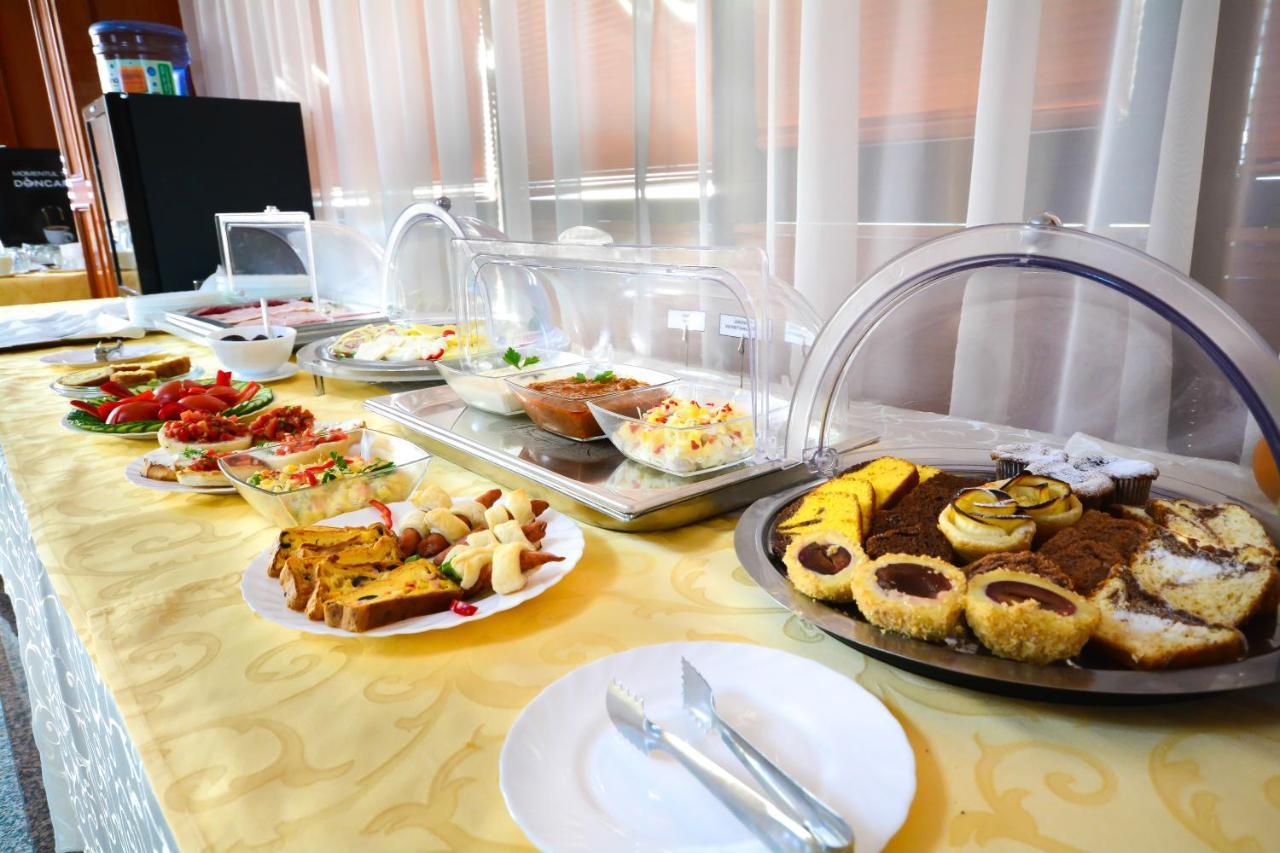 Hotel Emma Est Craiova Buitenkant foto
