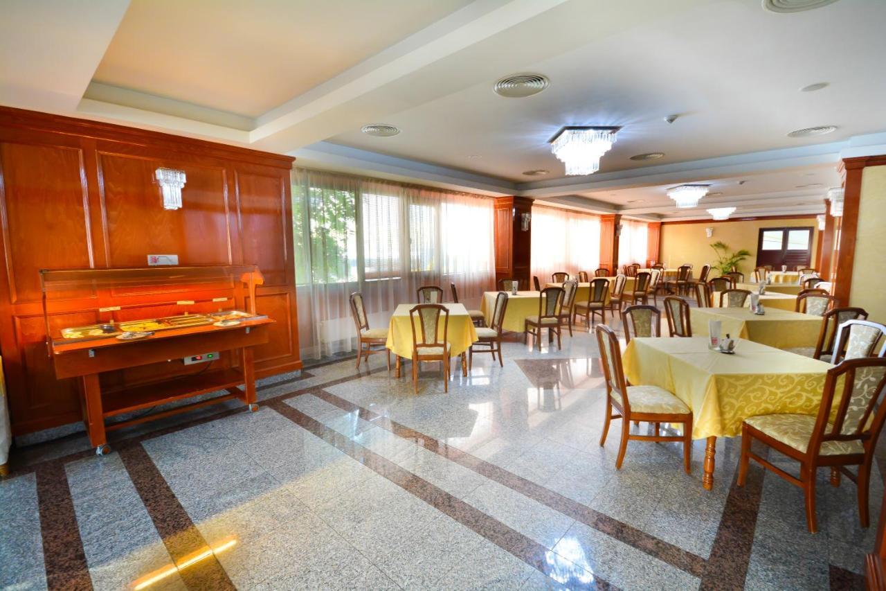 Hotel Emma Est Craiova Buitenkant foto
