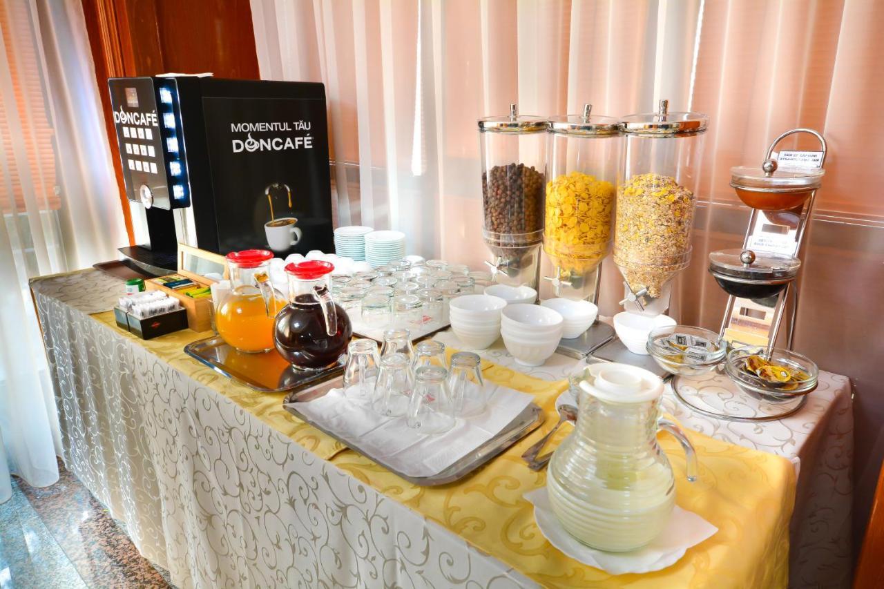Hotel Emma Est Craiova Buitenkant foto