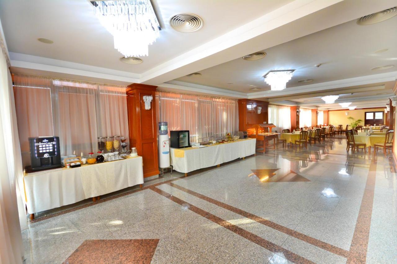 Hotel Emma Est Craiova Buitenkant foto